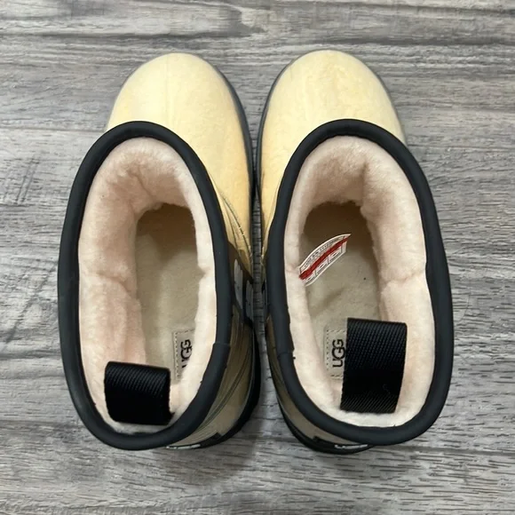 New UGG Kid’s Classic Clear Mini II Boots - Picture 5 of 11